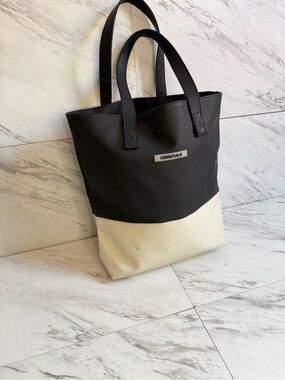 ESSENTIALS Fear of God Black Cream Two Tone Shopper Tote Bag OS